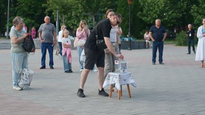Багатодітна родина з Лука-Мелешківської громади провела благодійний концерт у Вінниці на підтримку ЗСУ Багатодітна родина з Лука-Мелешківської громади провела благодійний концерт у Вінниці на підтримку ЗСУ