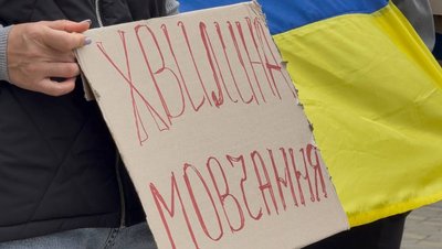 "Зупинись о дев’ятій". У Глухові дружини загиблих бійців закликають долучатися до хвилини мовчання "Зупинись о дев’ятій". У Глухові дружини загиблих бійців закликають долучатися до хвилини мовчання