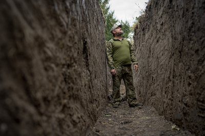 Рили окоп і натрапили на артефакти: бійці 128 бригади ТрО знайшли частину амфори та могилу Рили окоп і натрапили на артефакти: бійці 128 бригади ТрО знайшли частину амфори та могилу