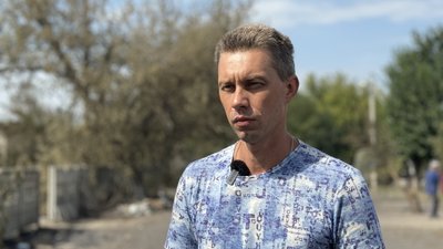 Лісові пожежі пошкоджені будинки обстріли армія РФ наслідки пожежі староста Ярівського старостинського округу Дмитро Дремлюженко селище Ярова Лиманська громада Донецька область 4 вересня 2024 рік Лісові пожежі пошкоджені будинки обстріли армія РФ наслідки пожежі староста Ярівського старостинського округу Дмитро Дремлюженко селище Ярова Лиманська громада Донецька область 4 вересня 2024 рік
