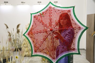 Парасольки з квітів та декорації різних пор року. Як херсонська викладачка перетворює навчання на арттерапію Парасольки з квітів та декорації різних пор року. Як херсонська викладачка перетворює навчання на арттерапію