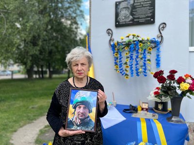 Спогади матері про загиблого лучанина Юрія Кошинського і відкриття мемріаьної дошки Спогади матері про загиблого лучанина Юрія Кошинського і відкриття мемріаьної дошки