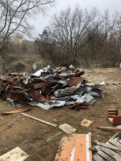 Допустили забруднення землі сміттям: двох столичних посадовців підозрюють у службовій недбалості Допустили забруднення землі сміттям: двох столичних посадовців підозрюють у службовій недбалості