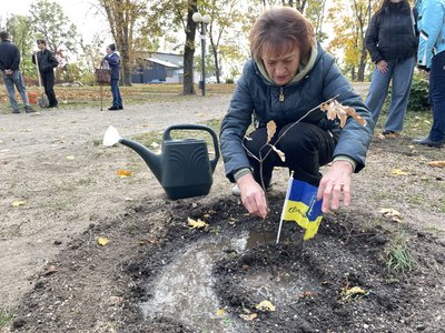 У Полтаві висадили дубову алею в пам'ять про полеглих захисників України У Полтаві висадили дубову алею в пам'ять про полеглих захисників України