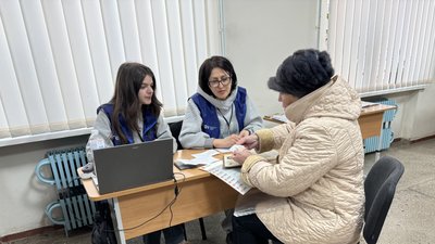Людмила заповнює документи на допомогу на оплату опалення від благодійників за проєктом "Зимова стійкість" Краматорськ Донецька область 19 січня 2026 рік Людмила заповнює документи на допомогу на оплату опалення від благодійників за проєктом "Зимова стійкість" Краматорськ Донецька область 19 січня 2026 рік