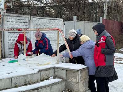 "Всі вікна повибивало". Мешканці Шостки розповіли про ракетний удар "Всі вікна повибивало". Мешканці Шостки розповіли про ракетний удар