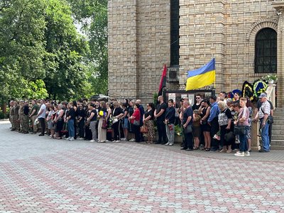 "Хотів стати Героєм України": у Черкасах попрощалися із 22-річним військовим "Хотів стати Героєм України": у Черкасах попрощалися із 22-річним військовим
