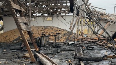 "Залишили нас без грошей і без посівного матеріалу": наслідки атаки дронів РФ на Новгород-Сіверський елеватор "Залишили нас без грошей і без посівного матеріалу": наслідки атаки дронів РФ на Новгород-Сіверський елеватор