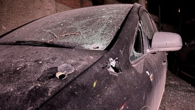 Пошкоджене авто внаслідок атаки РФ Пошкоджене авто внаслідок атаки РФ
