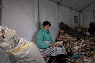 Як рятують українські книжки у Старому Салтові за 16 кілометрів від лінії фронту Як рятують українські книжки у Старому Салтові за 16 кілометрів від лінії фронту