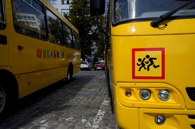У Харкові передали шкільні автобуси У Харкові передали шкільні автобуси