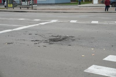 Російський безпілотник влучив у сквер у центрі Сум Російський безпілотник влучив у сквер у центрі Сум