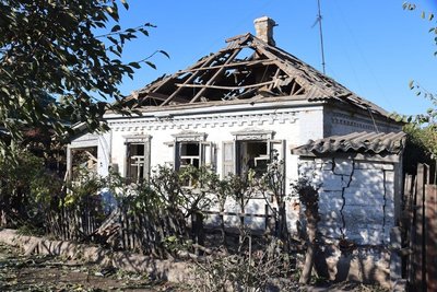 Пошкоджений через удар РФ будинок у Лозовій Пошкоджений через удар РФ будинок у Лозовій