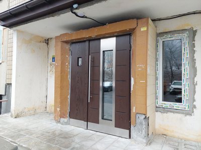 У будинку замінили вхідні двері та вікна У будинку замінили вхідні двері та вікна