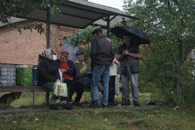“Я спеціально газету виписав, щоб їздили”: як працює пересувне відділення “Укрпошти” на прикордонні Сумщини “Я спеціально газету виписав, щоб їздили”: як працює пересувне відділення “Укрпошти” на прикордонні Сумщини
