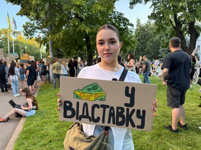"Федоров — міністр МО": у Дніпрі другий день мітингують проти відставки очільника Міноборони "Федоров — міністр МО": у Дніпрі другий день мітингують проти відставки очільника Міноборони