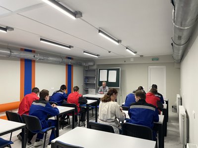 Училище в Полтаві, яке постраждало від обстрілу, отримало нове укриття Училище в Полтаві, яке постраждало від обстрілу, отримало нове укриття