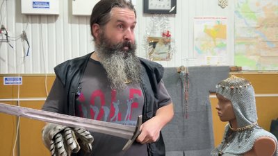 В Умані майстер відтворює стародавні обладунки В Умані майстер відтворює стародавні обладунки
