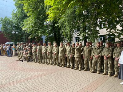 "Захищаємо право жити на своїм землі": черкащан нагородили до Дня Конституції "Захищаємо право жити на своїм землі": черкащан нагородили до Дня Конституції