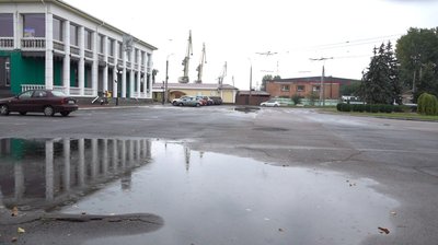 Щоб після опадів вода не скупчувалася на дорогах: у Черкасах чистять ливнівки Щоб після опадів вода не скупчувалася на дорогах: у Черкасах чистять ливнівки