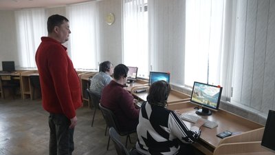 "Життя триває навіть у темряві": як у Вінниці допомагають людям, які втратили зір "Життя триває навіть у темряві": як у Вінниці допомагають людям, які втратили зір