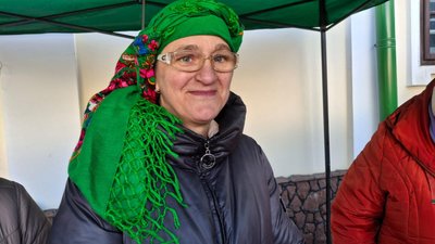 На Тернопільщині колядували, щоб зібрати гроші для ЗСУ, Оксана Забрамська, благодійність, 5 грудня 2025 року На Тернопільщині колядували, щоб зібрати гроші для ЗСУ, Оксана Забрамська, благодійність, 5 грудня 2025 року