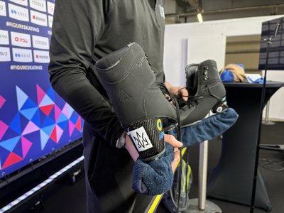 Ковзани Артема Даренського перед стартом чемпіонату світу Ковзани Артема Даренського перед стартом чемпіонату світу