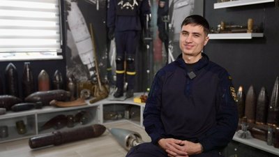 Піротехнік Олександр Осадчий розміновує Харківщину, розмінування території, піротехнік з Тернопільщини, 6 лютого 2026 року Піротехнік Олександр Осадчий розміновує Харківщину, розмінування території, піротехнік з Тернопільщини, 6 лютого 2026 року