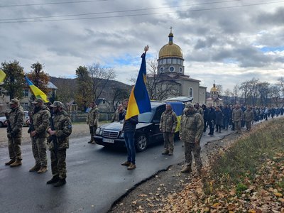 Попрощалися з військовим Михайлом Поворозником, Тернопільщина, листопад 2024 Попрощалися з військовим Михайлом Поворозником, Тернопільщина, листопад 2024