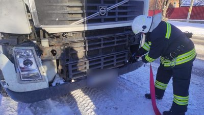 На Кіровоградщині за добу рятувальники витягли з кюветів чотири машини На Кіровоградщині за добу рятувальники витягли з кюветів чотири машини
