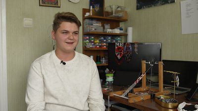 Гердани, браслети, силянки та аксесуари для машин: 16-річний чернігівець понад 2 роки створює вироби з бісеру Гердани, браслети, силянки та аксесуари для машин: 16-річний чернігівець понад 2 роки створює вироби з бісеру
