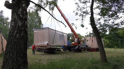 У Сосниці на Чернігівщині встановлюють модульні будинки для переселенців У Сосниці на Чернігівщині встановлюють модульні будинки для переселенців