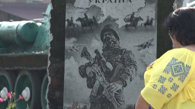 В День пам'яті захисників України у Пулинах на Житомирщині відкрили меморіальне місце В День пам'яті захисників України у Пулинах на Житомирщині відкрили меморіальне місце