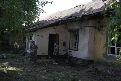 Дев'ять загиблих та потрощені будинки. Фоторепортаж з місця удару РФ по Дніпру