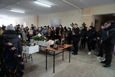 "Дуже добра пара була": у Запоріжжі попрощались з 18-річними Софією Осадчою та Степаном Штиком, котрих вбив дрон РФ "Дуже добра пара була": у Запоріжжі попрощались з 18-річними Софією Осадчою та Степаном Штиком, котрих вбив дрон РФ