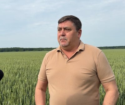 "Шахеди над головою літають, ракети ": як працюють аграрії на прикордонні Сумщини "Шахеди над головою літають, ракети ": як працюють аграрії на прикордонні Сумщини