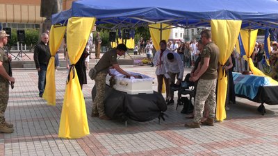У Рівному попрощалися з військовим Костянтином Юзвюком