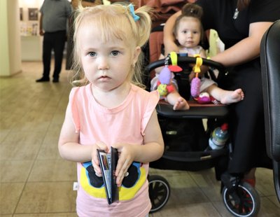 Сім'ї загиблих захисників України отримали посвідчення "Почесний громадянин м. Суми" Сім'ї загиблих захисників України отримали посвідчення "Почесний громадянин м. Суми"