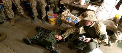 Майструють дрони у росіян під носом. Як сапери 102 бригади вдосконалюють та створюють машинки для розмінування Майструють дрони у росіян під носом. Як сапери 102 бригади вдосконалюють та створюють машинки для розмінування