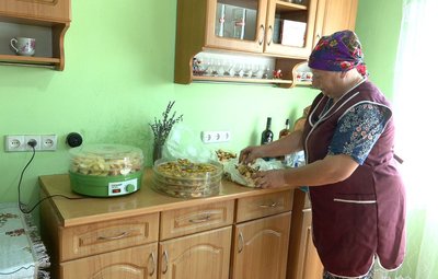 І сало, і "райські" яблучка: черкащанка розповіла, як робить консервації на зиму І сало, і "райські" яблучка: черкащанка розповіла, як робить консервації на зиму