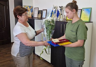 На Одещині вручили орден доньці загиблого військовослужбовця Владислава Ільчука На Одещині вручили орден доньці загиблого військовослужбовця Владислава Ільчука