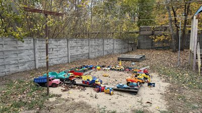 Дитячий майданчик Святогірськ Донецька область 8 жовтня 2025 рік Дитячий майданчик Святогірськ Донецька область 8 жовтня 2025 рік