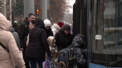 "З терпінням все це переносимо": у Рівному на маршрутах курсує менша кількість тролейбусів "З терпінням все це переносимо": у Рівному на маршрутах курсує менша кількість тролейбусів