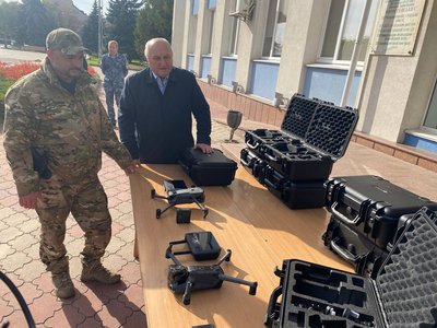 Коростенська громада Житомирщини передала військовим 10 дронів Коростенська громада Житомирщини передала військовим 10 дронів
