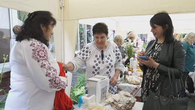 Під час благодійного ярмарку у Вінниці зібрали 20 тисяч гривень Під час благодійного ярмарку у Вінниці зібрали 20 тисяч гривень