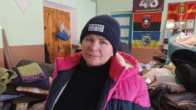 Волонтери з Житомирщини виготовили шість кілометрів маскувальних сіток для військових Волонтери з Житомирщини виготовили шість кілометрів маскувальних сіток для військових