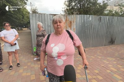 "У місті немає парків": жителі Теплодара протестують проти вирубки дерев у центральному сквері "У місті немає парків": жителі Теплодара протестують проти вирубки дерев у центральному сквері