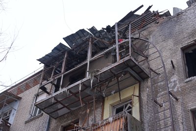 Пошкоджений внаслідок російської атаки будинок в Індустріальному районі Харкова, 24 січня 2026 року Пошкоджений внаслідок російської атаки будинок в Індустріальному районі Харкова, 24 січня 2026 року