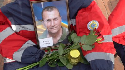 У Кропивницькому вшанували пам'ять загиблих на війні медиків У Кропивницькому вшанували пам'ять загиблих на війні медиків