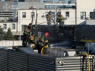 Росіяни атакують дронами Київ: є влучання, поранені вісім людей Росіяни атакують дронами Київ: є влучання, поранені вісім людей